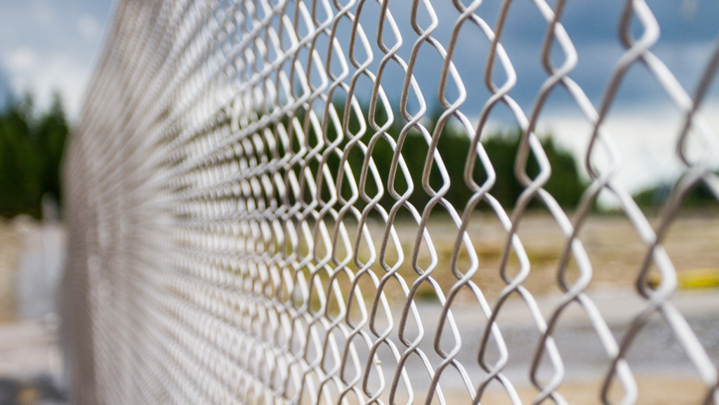 How to remove chain link fence (Top Tips!)