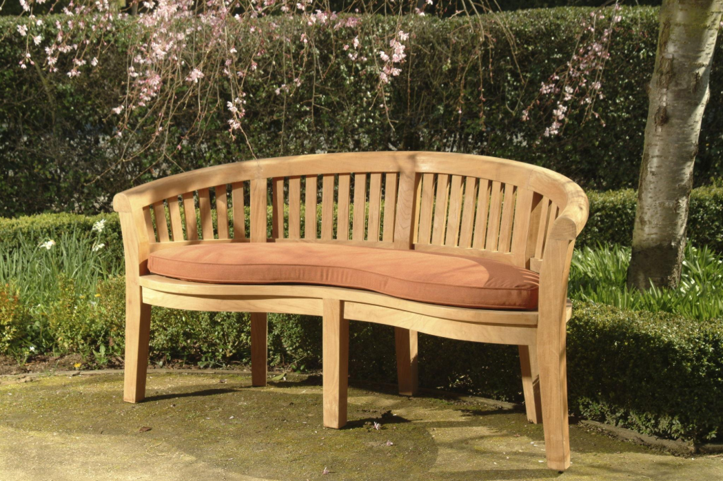 garden seating ideas, relaxing garden design, all year garden seating, outdoor seating tips, cozy garden furniture, landscape design tips, year-round patio ideas, garden lounge areas, outdoor living space design, weatherproof garden seating