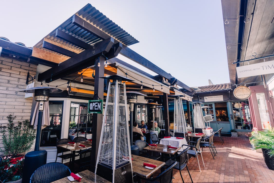outdoor restaurant ideas, budget-friendly dining spaces, stylish outdoor dining, affordable outdoor patio ideas, outdoor dining setup, backyard restaurant concepts, outdoor food service, patio decor for restaurants, outdoor seating tips, outdoor restaurant designs